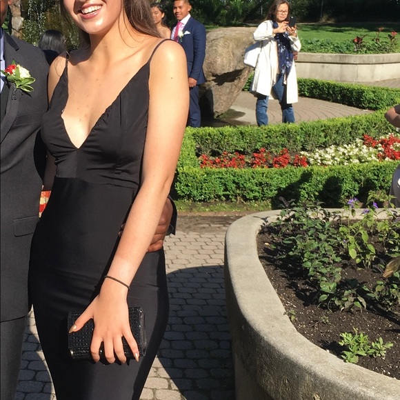 Elegant black dress- from poor little rich girl boutique in Toronto - Picture 4 of 4